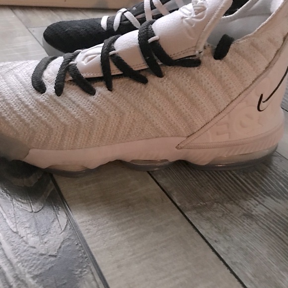 Nike LeBron 16 ‘Equality’ Basketball Sneakers - Picture 3 of 6